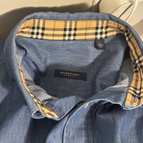 Burberry London Blue Button-Up Shirt With Iconic Nova Check Collar & Cuffs - Picture 3 of 15